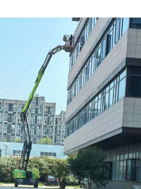 高效安全，靈活便捷——上海昭晨機(jī)械設(shè)備租賃在嘉定區(qū)的16米曲臂車租賃與弱電安裝服務(wù)解析